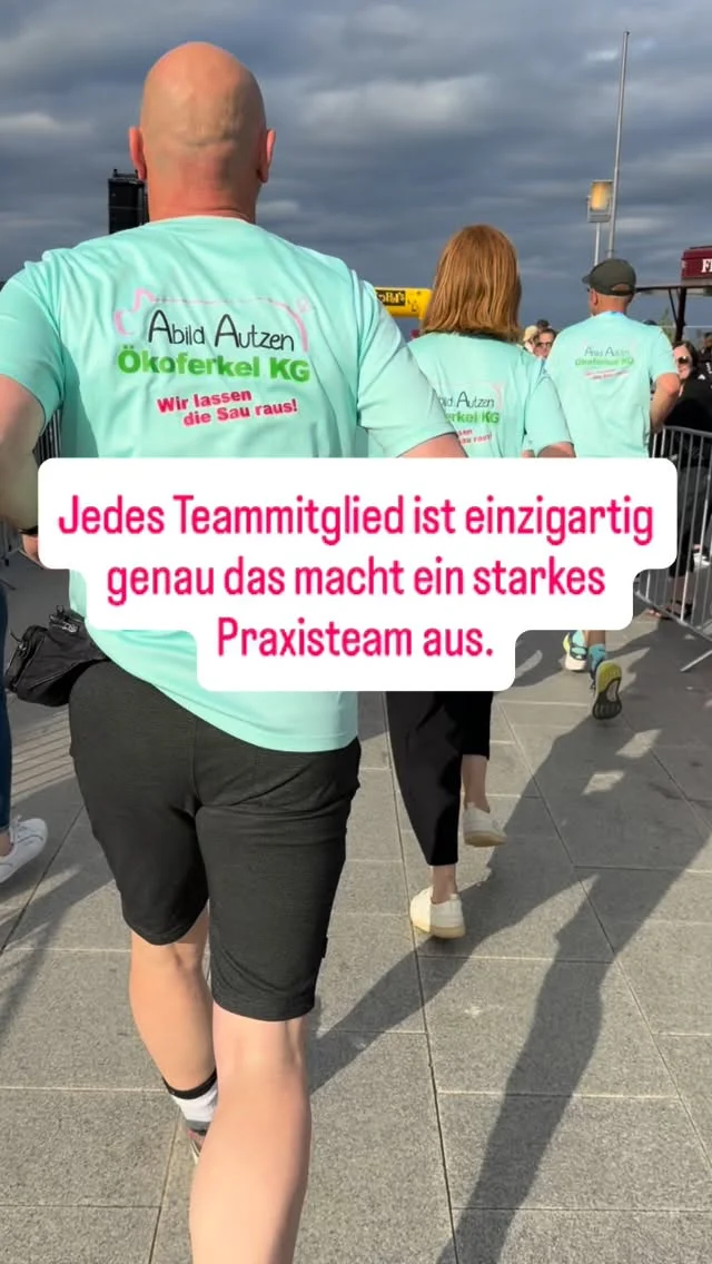 Jedes Teammitglied ist einzigartig genau das macht ein starkes Praxisteam aus.

Jeder Mensch bringt individuelle Talente, Fähigkeiten und Stärken mit. In deiner Zahnarztpraxis steckt enormes Potenzial, wenn du diese Stärken erkennst und gezielt einsetzt.

Finde heraus, worin deine Mitarbeiter besonders gut sind: Wer behält auch in stressigen Situationen den Überblick? Wer begeistert Patienten mit seiner herzlichen Art? Wer arbeitet besonders strukturiert oder bringt kreative Ideen ein?

Wenn die Aufgaben zu den jeweiligen Stärken passen, steigt nicht nur die Motivation im Team auch die Zusammenarbeit wird effektiver und die Patientenzufriedenheit profitiert davon.

Erkenne die Stärken deiner Mitarbeiter und setze sie dort ein, wo sie ihr volles Potenzial entfalten können. So wird aus einzelnen Talenten ein außergewöhnliches Praxisteam. 🦷✨
