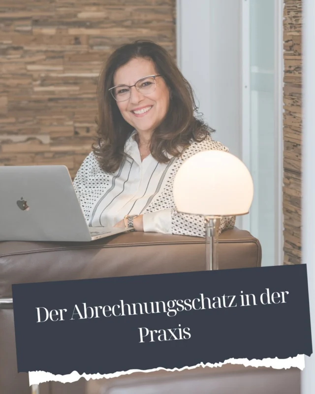 Der Abrechnungsschatz in der Praxis

In vielen Praxen liegt ein enormer Umsatzhebel und zwar nicht durch „mehr machen“, sondern durch richtig abrechnen.

Es geht dabei ausdrücklich nicht um falsche oder überhöhte Abrechnung, sondern um etwas viel Einfacheres:
👉 Leistungen, die tatsächlich erbracht wurden, werden oft gar nicht berechnet.

Warum passiert das?
💯Unwissenheit über abrechenbare Positionen
💯Unsicherheit bei Analogpositionen
💯Zurückhaltung oder fehlender Mut, bestimmte Leistungen anzusetzen

💡 Typische Umsatzlücken:
👍🏼Analogpositionen werden nicht genutzt
👍🏼chairside Leistungen bleiben unberücksichtigt
👍🏼Der Steigerungsfaktor wird nicht ausgeschöpft

Die Auswirkung ist enorm:
Schon bei etwa 100 Rechnungen sprechen wir von einem nicht ausgeschöpften Potenzial von
👉 5.000 bis 25.000 Euro