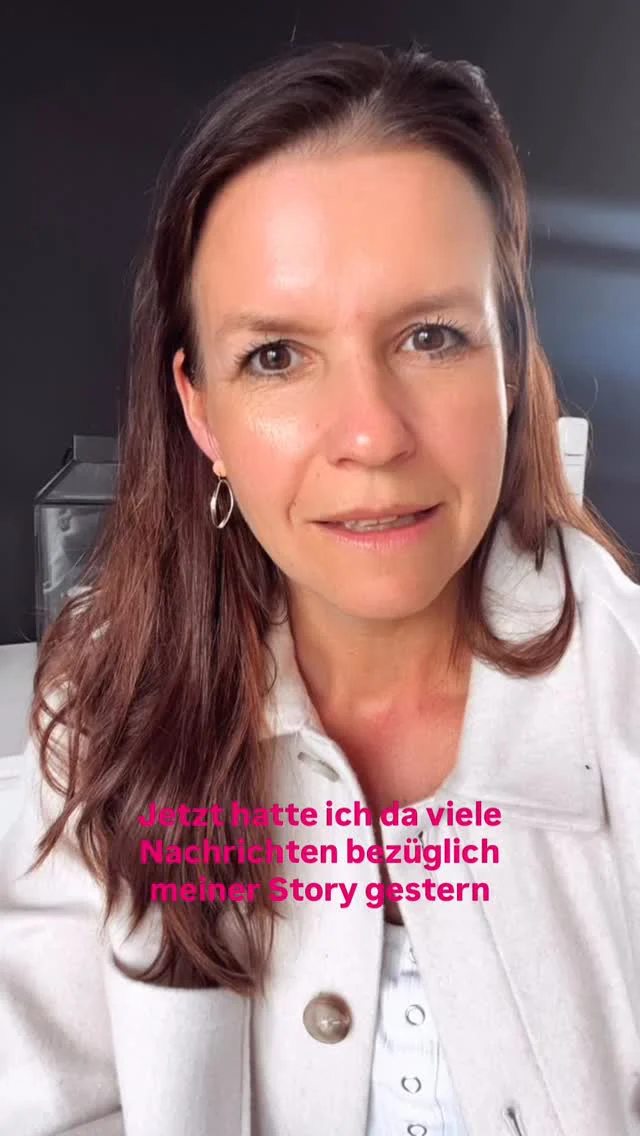 Rechtfertige dich nicht für deine zahnärztlichen Leistungen.
Fange nicht an, Leistungen zu streichen.
Kläre deine Patienten gut auf.

Welche Herausforderungen habt ihr mit den Versicherungen?

Liebe Grüße dein Lighthouse Team ❤️