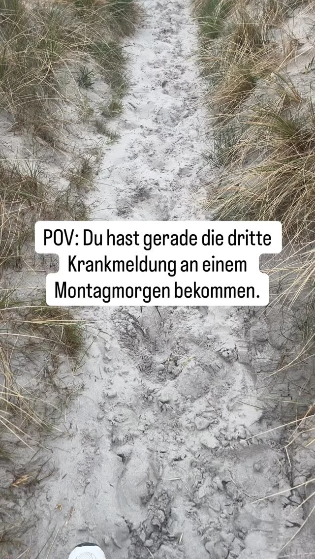Drei Krankmeldungen an einem Montagmorgen!

Und jetzt erklär mir nochmal, warum Selbstständigkeit so ein Traum sein soll.
Klar, du bist dein eigener Chef. Du entscheidest selbst und du bist frei.

Frei, um heute Rezeption, Assistenz, Krisenmanager und Behandler gleichzeitig zu sein. Frei, um Termine umzubuchen während du schon mit einem Fuß in der Behandlung stehst. Frei, um zu lächeln wenn der erste Patient fragt ob alles okay ist.

Das Lustige daran? Du würdest es trotzdem nicht tauschen. Nicht wirklich. Weil diese Praxis deine ist. Jede Entscheidung, jeder Patient, jeder Erfolg.

Aber das bedeutet nicht, dass du nicht auch mal laut sagen darfst: das hier ist gerade einfach zu viel.

Also: wer war heute auch im Überlebensmodus? 👇 Kommentiere mit 🙋