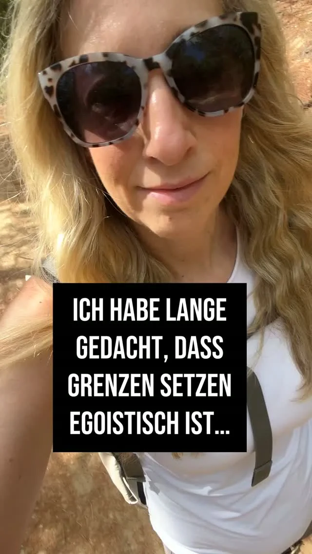 …bis ich gemerkt habe was passiert wenn man keine Grenzen hat.

Man ist für alle da, aber nie für sich selbst.
Man gibt bis nichts mehr da ist.
Und dann wundert man sich warum man so leer ist.

Grenzen sind kein Angriff auf andere.

Sie sind der einzige Weg wie man langfristig wirklich für andere da sein kann.

Wer sich selbst nichts lässt, 
hat irgendwann auch anderen nichts mehr zu geben.

Grenzen setzen ist Fürsorge.
Für andere.
Und für dich. 💙