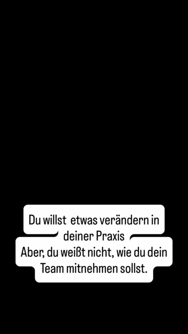 Veränderung in der Zahnarztpraxis: Das Team ist der Schlüssel nicht das Hindernis

In vielen Gesprächen mit Praxisinhaber:innen höre ich denselben Satz: „Ich weiß genau, was sich ändern muss – aber mein Team zieht nicht mit.”

Das Problem liegt selten am Team. Es liegt daran, wie Veränderung eingeführt wird.

Aus meiner Beratungspraxis sind das die 5 entscheidenden Schritte:

1. Zuhören vor Ankündigen
Bevor eine Veränderung kommuniziert wird, sollte klar sein: Wo drückt der Schuh aus Sicht des Teams? Wer diesen Schritt überspringt, führt Veränderungen ein, die an der Realität vorbeigehen und stößt auf Widerstand, der eigentlich vermeidbar gewesen wäre.

2. Das Warum kommt vor dem Was
Teams lehnen selten die Veränderung selbst ab. Sie lehnen ab, wenn der Sinn dahinter fehlt. Wer nur Anweisungen gibt, erzeugt Pflichtgefühl. Wer den Nutzen erklärt, erzeugt Verständnis.

3. Pilotphasen statt Rundumschlag
Große Veränderungen auf einmal überfordern jedes Team. Ein zeitlich begrenzter Testlauf senkt die Hemmschwelle und liefert gleichzeitig echte Daten, ob die Veränderung funktioniert.

4. Beteiligung statt Information
Der Unterschied zwischen „Wir machen das jetzt so” und „Wie würdet ihr das umsetzen?” ist in der Praxis enorm. Mitgestaltung erzeugt Mitverantwortung und genau die fehlt oft, wenn Veränderungen scheitern.

5. Konsequenz und Geduld
Veränderungsprozesse verlaufen nicht linear. Rückschritte sind normal. Entscheidend ist, dranzubleiben nicht bei der ersten Widerstandsäußerung zurückzurudern.

Mein Fazit aus der Beratungspraxis: Veränderung scheitert selten an der Idee. Sie scheitert an der Art der Einführung. Wer sein Team von Anfang an einbindet, spart sich monatelange Reibungsverluste.

Welche Erfahrungen habt ihr mit Veränderungsprozessen in eurem Team gemacht? Ich freue mich auf den Austausch in den Kommentaren.