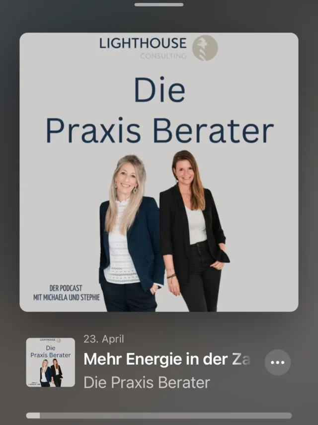 Wie viel Energie steckt wirklich in deiner Zahnarztpraxis - und welchen Einfluss hat sie auf deinen Erfolg?
 
In dieser Folge sprechen wir darüber, warum Energie einer der am meisten unterschätzten Faktoren im Praxisalltag ist. Denn sie beeinflusst nicht nur die Stimmung im Team, sondern auch die Kommunikation, die Zusammenarbeit und letztlich die wirtschaftliche Entwicklung der Praxis.
 
Wir zeigen, woran man erkennt, dass Energie verloren geht, welche typischen Ursachen dahinterstecken und wir du als Praxisinhaber aktiv wieder mehr Energie in deine Praxis bringen kannst.
 
Dabei geht es auch um dich selbst, denn deine eigene Energie hat einen direkten Einfluss auf das Team und die gesamte Dynamik im Alltag.
 
Eine Folge für alle, die ihre Praxis nicht nur strukturieren, sondern spürbar verbessern wollen.
 
Alles Liebe
 
Michaela & Stephie