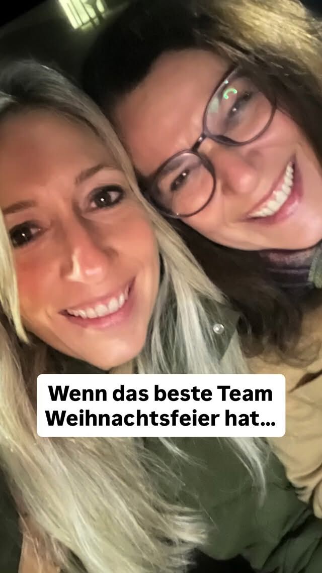 Wenn das beste Team zusammen kommt und Weihnachtsfeier hat, wird gelacht, gerätselt, gekocht und gegessen.

Wir hatten einen wundervollen Abend ✨. Wir sind dankbar mit einem so tollen Team zusammen arbeiten zu dürfen!

Happy Nikolaus 🤶 

#zahnarzt #bestesteam #zahnärzte #zahnarztpraxis #zahnärztin #praxis