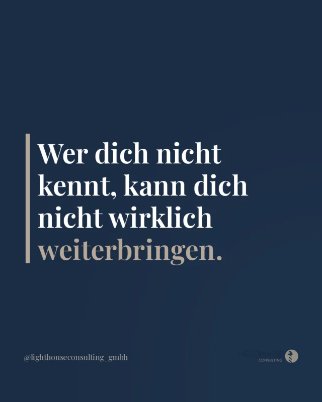 Viele Praxisinhaberinnen und -inhaber sitzen nach Monaten im Coaching noch immer mit denselben Problemen da. Nicht weil sie nicht bereit wären.

Sondern weil das Coaching nie wirklich bei ihnen angekommen ist.

Ein guter Berater fragt nicht nur, was du willst. Er fragt, wie deine Praxis wirklich läuft.

Wie dein Team tickt. Wo dein Terminbuch hakt.

Was dich nachts wachhält. Und er hört zu, bevor er spricht.

Wenn du nach jedem Gespräch das Gefühl hast, du hättest genauso gut googeln können, dann ist das ein Zeichen. Nicht gegen dich.

Sondern gegen den Prozess.

Veränderung beginnt bei dir. Aber sie braucht jemanden, der deinen Weg kennt, nicht nur das Modell.

Was war das Erste, das dir gesagt hat: Hier stimmt etwas nicht?