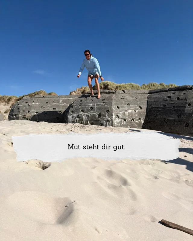 Mut, aus der Komfortzone rauszugehen.
Mut, spontan zu sein, wenn der Tag anders läuft als geplant.
Mut, sich auf jeden einzelnen Menschen neu einzustellen jeder Patient, jeder Tag, jedes Gespräch ist anders.

Mut, einfach mal etwas Neues auszuprobieren, auch wenn es nicht perfekt läuft.

Mut, lösungsorientiert zu bleiben, wenn’s mal nicht rund läuft.

Genau das macht unser Team jeden Tag. 💪

Nicht, weil es einfach ist. Sondern weil wir wissen: Wachstum passiert nie in der Komfortzone weder bei uns, noch bei euch.

Deshalb sind wir stolz auf jeden in unserem Team, der sich traut, Neues zu wagen, flexibel zu bleiben und gemeinsam nach vorne zu schauen. 🙌

Denn am Ende zählt nicht, dass alles perfekt läuft sondern dass wir gemeinsam Lösungen finden.

Wann warst du das letzte Mal mutig.