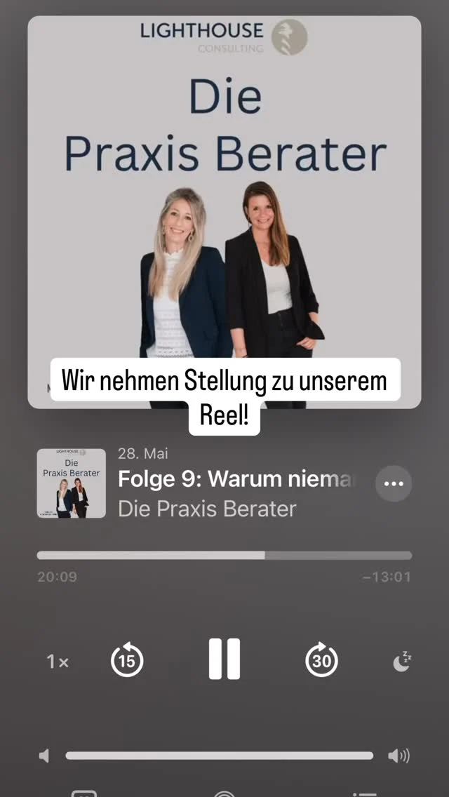 „Ich verbringe doch nicht meine Freizeit mit der Arbeit.“

Genau solche Kommentare haben wir unter unserem viralen Reel gelesen, nachdem wir das Thema Sommerfest in Zahnarztpraxen angesprochen haben.

Und ehrlich?
Die Reaktionen haben viel mehr gezeigt als nur die Meinung zu einem Teamabend.

Sie zeigen, wie viele Menschen heute emotional komplett die Verbindung zu ihrer Arbeit verloren haben.

Vielleicht aus Selbstschutz.
Vielleicht aus schlechten Erfahrungen.
Vielleicht, weil Arbeit für viele nur noch funktionieren bedeutet.

Aber genau darüber müssen wir sprechen.

Denn gute Teams entstehen nicht zufällig.
Und Verbindung entsteht nicht zwischen Stress, Zeitdruck und Tür-und-Angel-Kommunikation.

In unserer neuen Podcast-Folge sprechen wir offen über:
✨ warum das Reel so polarisiert hat
✨ warum viele Menschen Arbeit nur noch als „Job“ sehen
✨ weshalb Teamkultur trotzdem wichtig ist
✨ und warum gute Teams immer etwas mit Beziehung zu tun haben

Und vielleicht stellen wir uns am Ende alle dieselbe Frage:
Geht es wirklich um Sommerfeste oder um etwas viel Größeres?

🎙️ Die neue Folge findest du jetzt im Podcast „Die Praxisberater“.