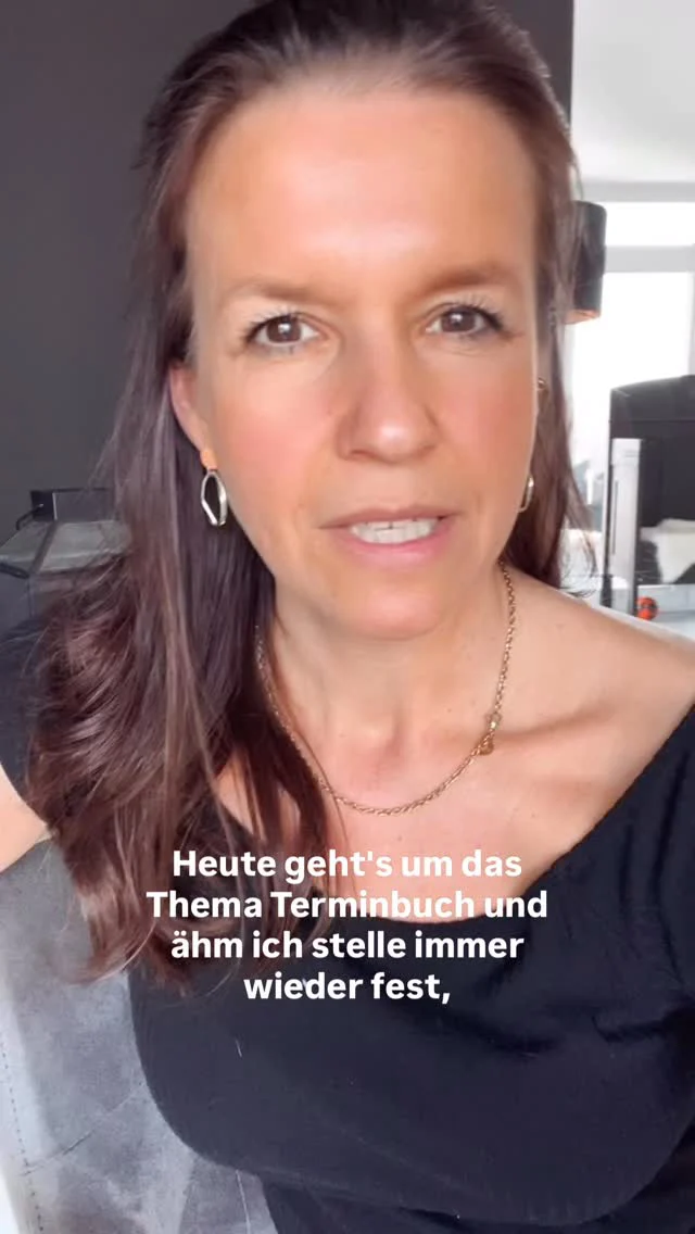 Ein gutes Terminbuch ist das A und O für deine Zahnarztpraxis. Wertvolle Patienten oder Patienten mit Schmerzen müssen nicht lange auf ihren Termin warten. Die Mitarbeiter arbeiten entspannter, dadurch läuft die Praxis reibungsloser. Du musst nicht mehr von Zimmer zu Zimmer springen, und der Umsatz am Ende des Tages stimmt auch.

Arbeitest du mit Terminbuch-Blöcken?

Dein Lighthouse Team 💯