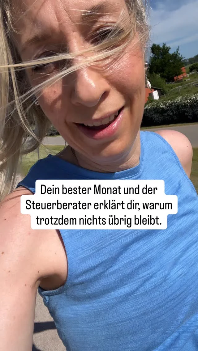 Bester Monat und trotzdem kaum etwas übrig.
 
Das ist kein Pech. Das ist ein System das du noch nicht durchschaut hast.
 
Die meisten Praxen optimieren ihren Umsatz, aber nie ihre Profitabilität. Das sind zwei komplett verschiedene Dinge.
 
Umsatz bedeutet: viel Geld kommt rein.
Profitabilität bedeutet: viel Geld bleibt übrig.
 
Drei Dinge die deinen besten Monat still auffressen:
 
💸 Personalkosten die unbemerkt über 45% deines Umsatzes gestiegen sind
💸 Ausfälle und Absagen die niemand aktiv managt
💸 Leistungen die Zeit kosten aber kaum Marge bringen
 
Dein Steuerberater zeigt dir die Vergangenheit.
 
Du musst die Zukunft steuern.
 
Speicher dir das und schau heute Abend welcher der drei Punkte bei dir gerade das größte Loch reißt.