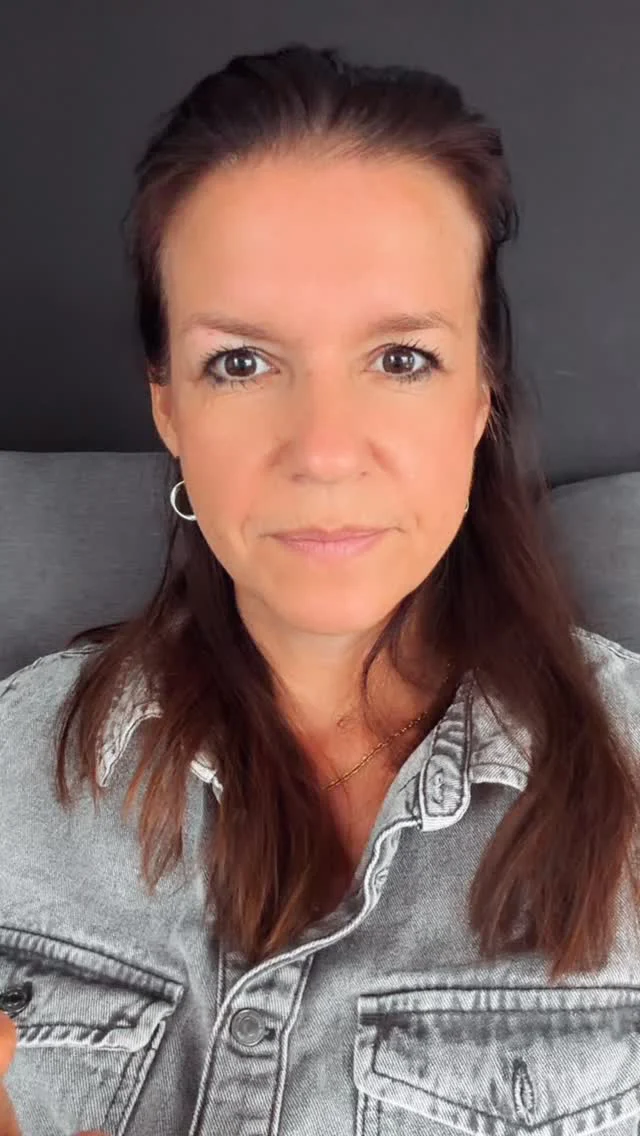 Du gründest eine Praxis?

Dann denkst du an Software, Terminmanagement, Marketing, Honorare, Kosten und neue Patienten.

Aber eines wird dabei oft vergessen:

Das Team.

Deine Mitarbeiter bringen Erfahrung, Ideen und wertvolles Wissen mit. Nimm sie von Anfang an mit auf die Reise, höre zu und beziehe sie in Entscheidungen ein.

Denn eine erfolgreiche Praxis entsteht nicht nur durch Zahlen und Konzepte, sondern durch motivierte Menschen.

Dein Lighthouse Team #zahnärzte #zahnarzt #zahnarztpraxis