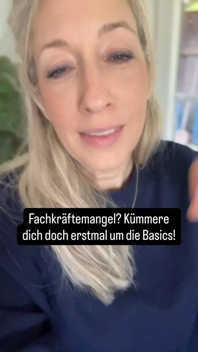 Wie sollen dich Bewerber finden, wenn sie 

1. nicht wissen, dass es deine Praxis gibt 
2. nicht wissen, dass du Personal suchst und 
3. nicht wissen, was dich als Praxis ausmacht und wie du dich von anderen Praxen abhebst.

Dabei hast du heutzutage alle Möglichkeiten dieser Welt, um diese 3 Basics zu erfüllen.

Also warte nicht länger und zeig dich und deine Praxis.

Kommentiere „Basics“ wenn du mehr zum Thema Sichtbarkeit wissen möchtest.