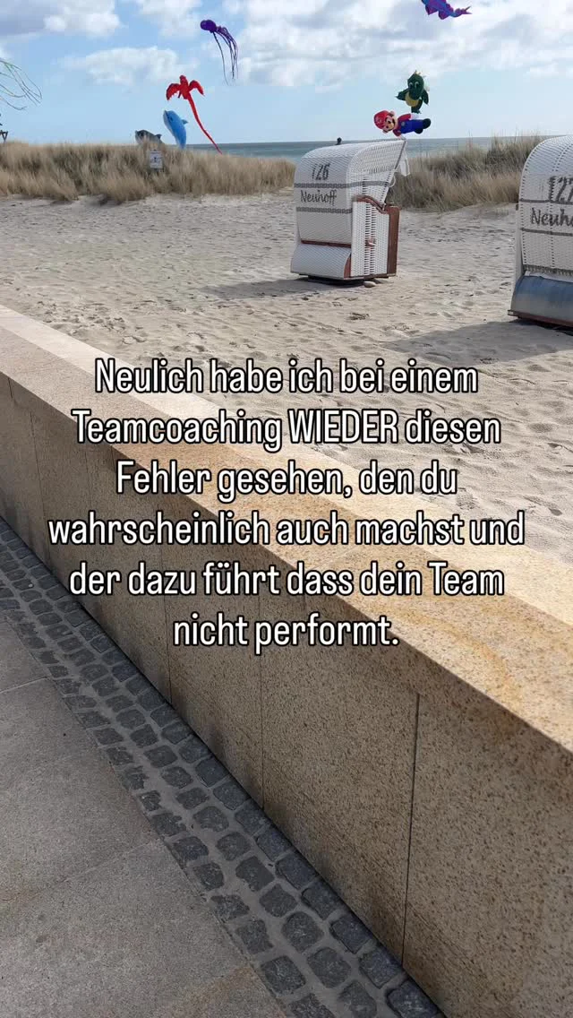 Probleme werden nicht klar angesprochen und es wird nur um den heißen Brei geredet. Meistens aus Angst, um die Stimmung nicht zu gefährden.

Aber Fakt ist: deine Mitarbeiter wünschen sich Klarheit! Sowohl in der Kommunikation, als auch in den Erwartungen und Verantwortungen.

Alles andere kostet Energie und damit auch Performance!

Folg uns gerne, wenn du auch wieder mehr Klarheit in deinen Praxisalltag bekommen möchtest.